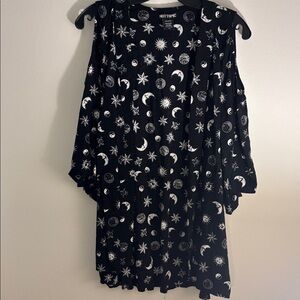 Women’s opened shoulder Hot Topic Black Kimono with Celestial Patterns sz S